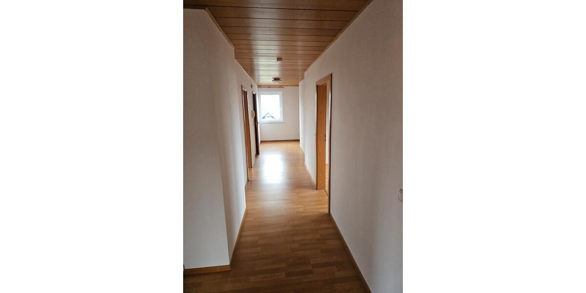 Dachgeschoßwohnung Rinteln - 4 Zimmer, 108 m&sup2;, 570&euro; | Angebot:24511925