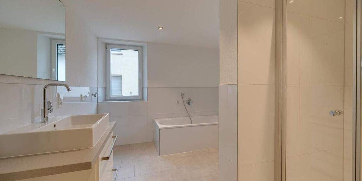 Etagenwohnung Grafenrheinfeld - 4 Zimmer, 132 m&sup2;, 1.195&euro; | Angebot:24407770