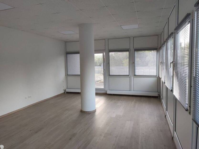 Büro- Praxisfläche, frisch renoviert, hell 51,76 m²