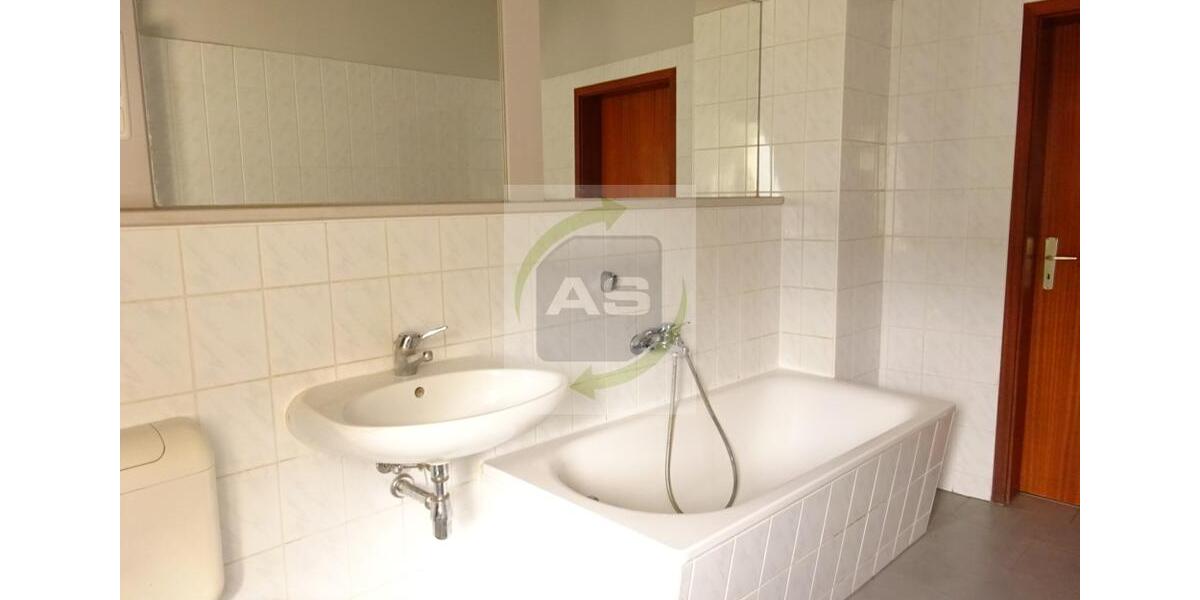 Dachgeschoßwohnung Zwickau - 2 Zimmer, 63 m&sup2;, 340&euro; | Angebot:25902812