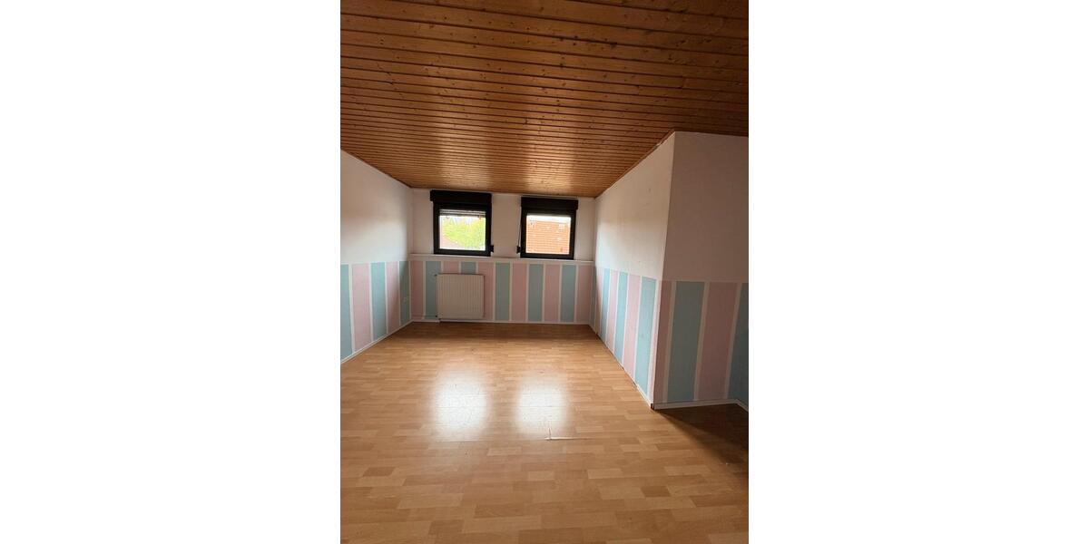 Dachgeschoßwohnung Friedrichsthal - 5 Zimmer, 125 m&sup2;, 890&euro; | Angebot:26619287