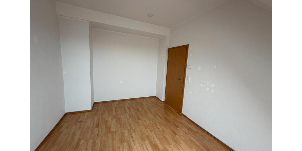 Dachgeschoßwohnung Merseburg - 3 Zimmer, 62 m&sup2;, 530&euro; | Angebot:26629518