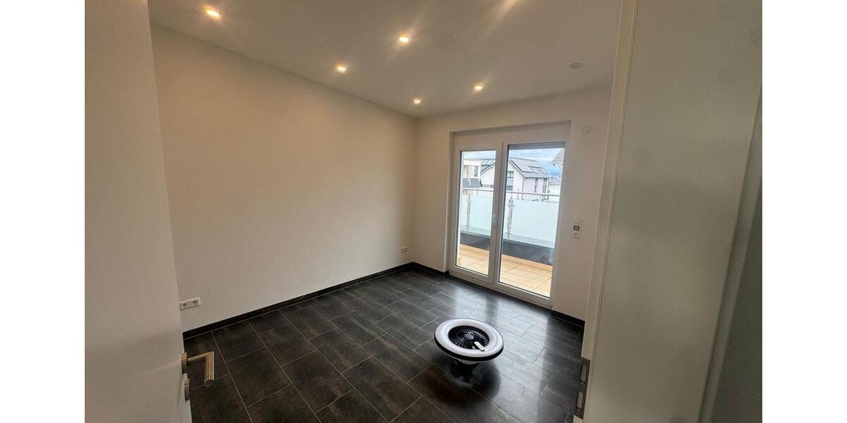 Dachgeschoßwohnung Rheinhausen - 4 Zimmer, 102 m&sup2;, 1.650&euro; | Angebot:24891175