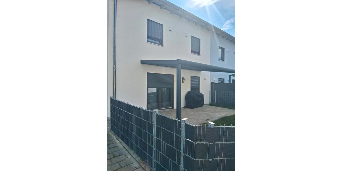 Doppelhaushälfte Wackersdorf - 4 Zimmer, 125 m&sup2;, 1.100&euro; | Angebot:26048194