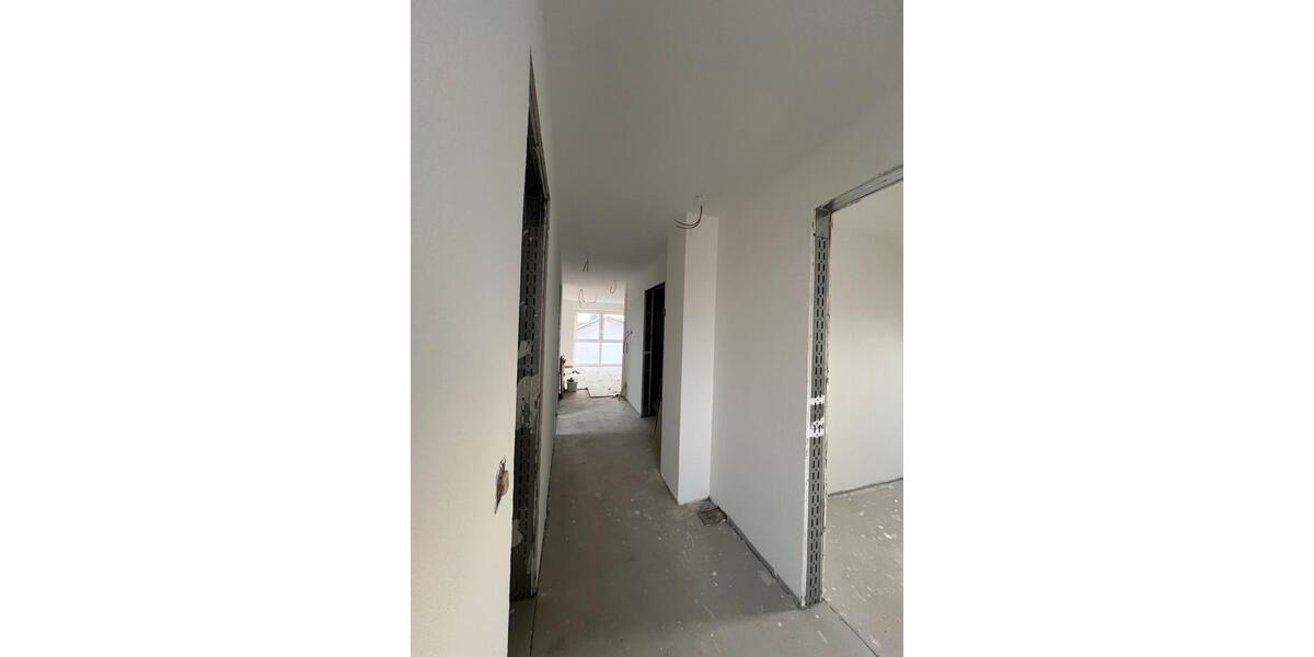 Ich biete eine Kernsanierte 3-Zimmerwohnung an zimmer