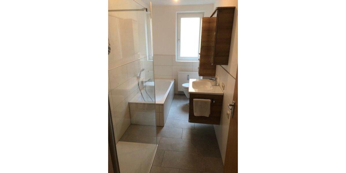 Erdgeschoßwohnung Schwandorf - 6 Zimmer, 120 m&sup2;, 1.100&euro; | Angebot:26223698
