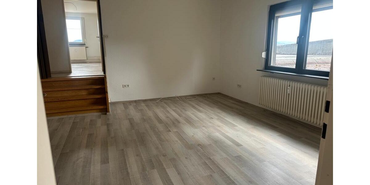 Etagenwohnung Viernheim - 4 Zimmer, 120 m&sup2;, 1.350&euro; | Angebot:26041316