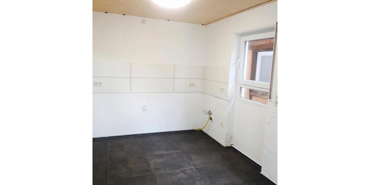 Etagenwohnung Dahn - 4 Zimmer, 140 m&sup2;, 1.120&euro; | Angebot:25716163