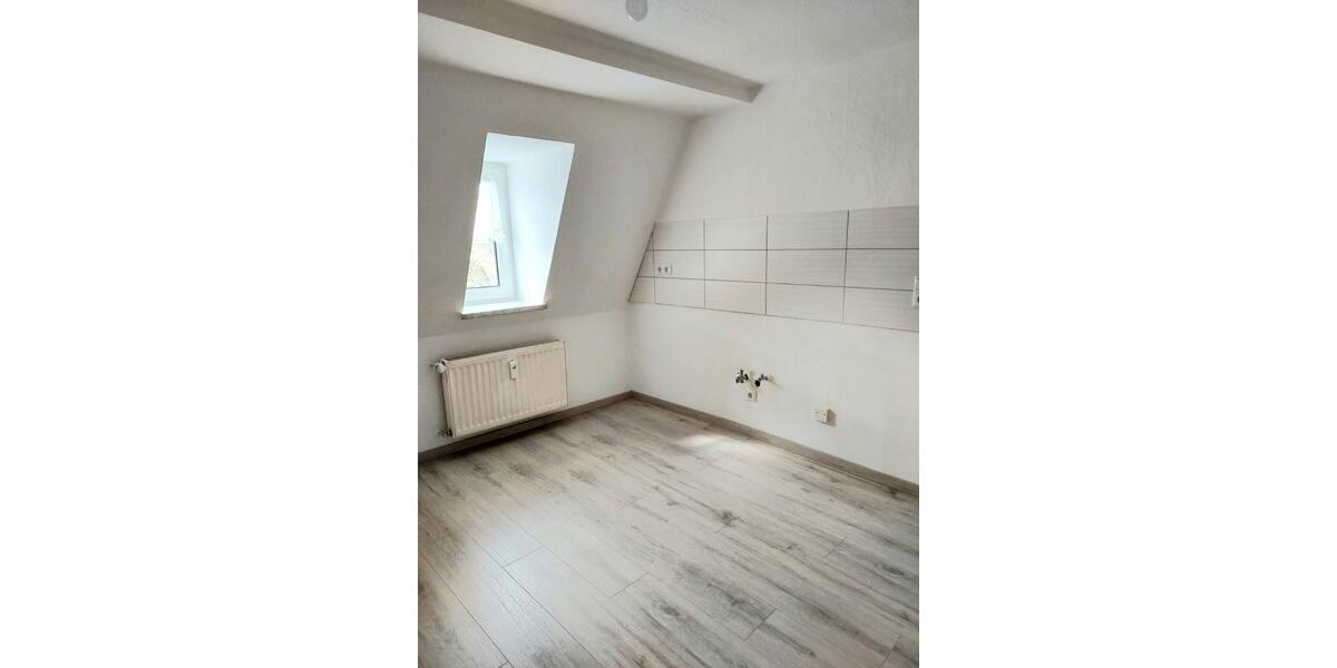 Dachgeschoßwohnung Meerane - 3 Zimmer, 67 m&sup2;, 385&euro; | Angebot:26020688