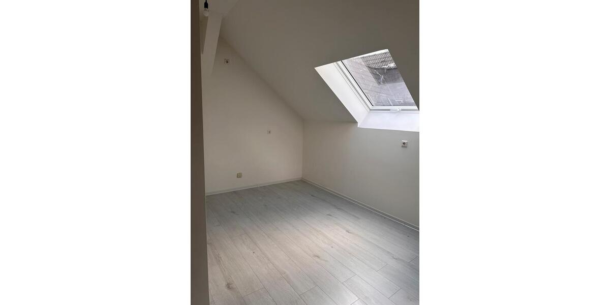 MAX. 2 PERSONEN, MAISONETTE-WOHNUNG BI-WESTEN ZU VERMIETEN 5 zimmer