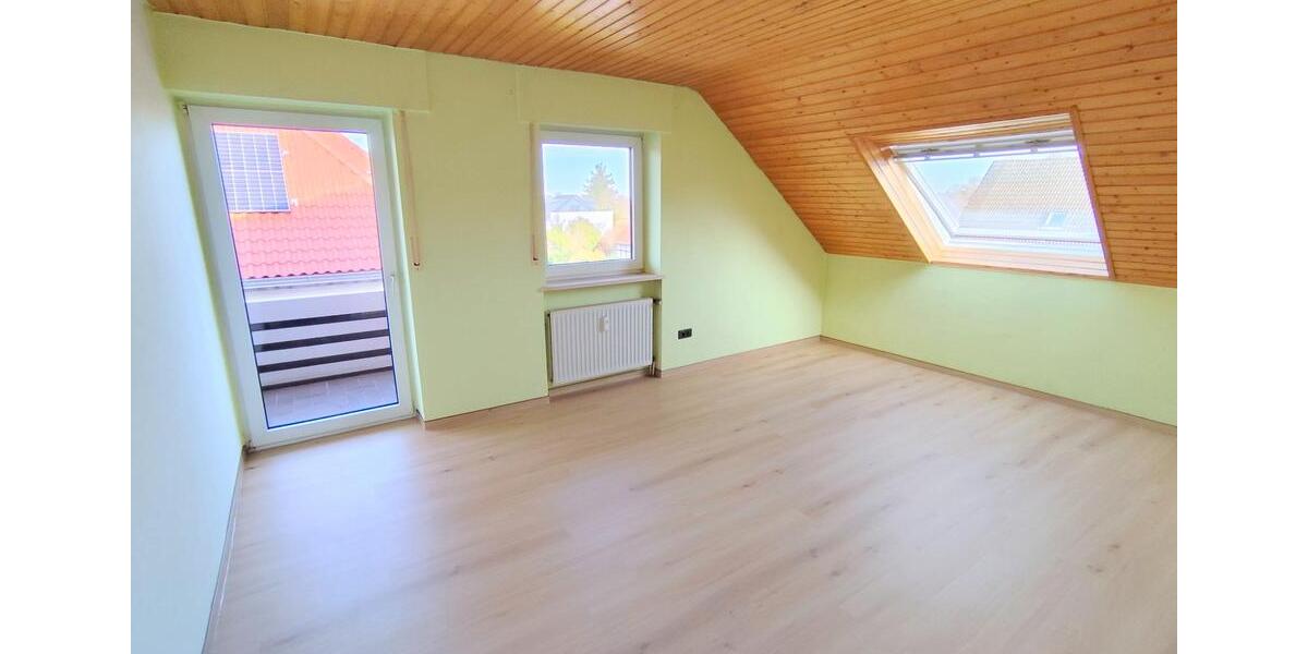 Dachgeschoßwohnung Lage - 3 Zimmer, 108 m&sup2;, 750&euro; | Angebot:26481181