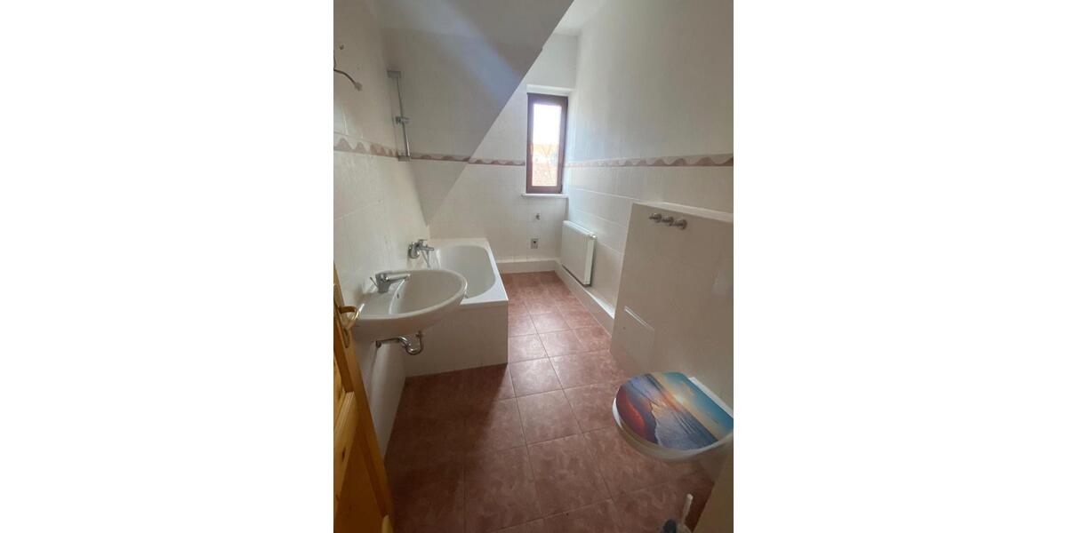 Dachgeschoßwohnung Glauchau - 3 Zimmer, 91 m&sup2;, 592&euro; | Angebot:24491587