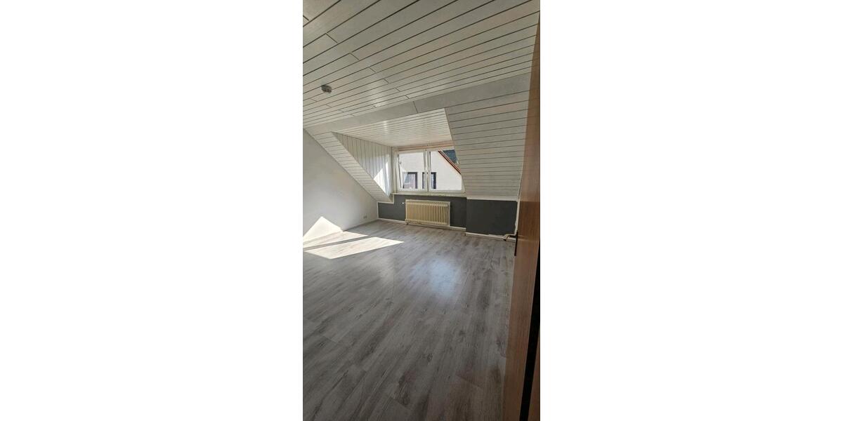 Dachgeschoßwohnung Niedenstein - 4 Zimmer, 120 m&sup2;, 1.050&euro; | Angebot:25833986