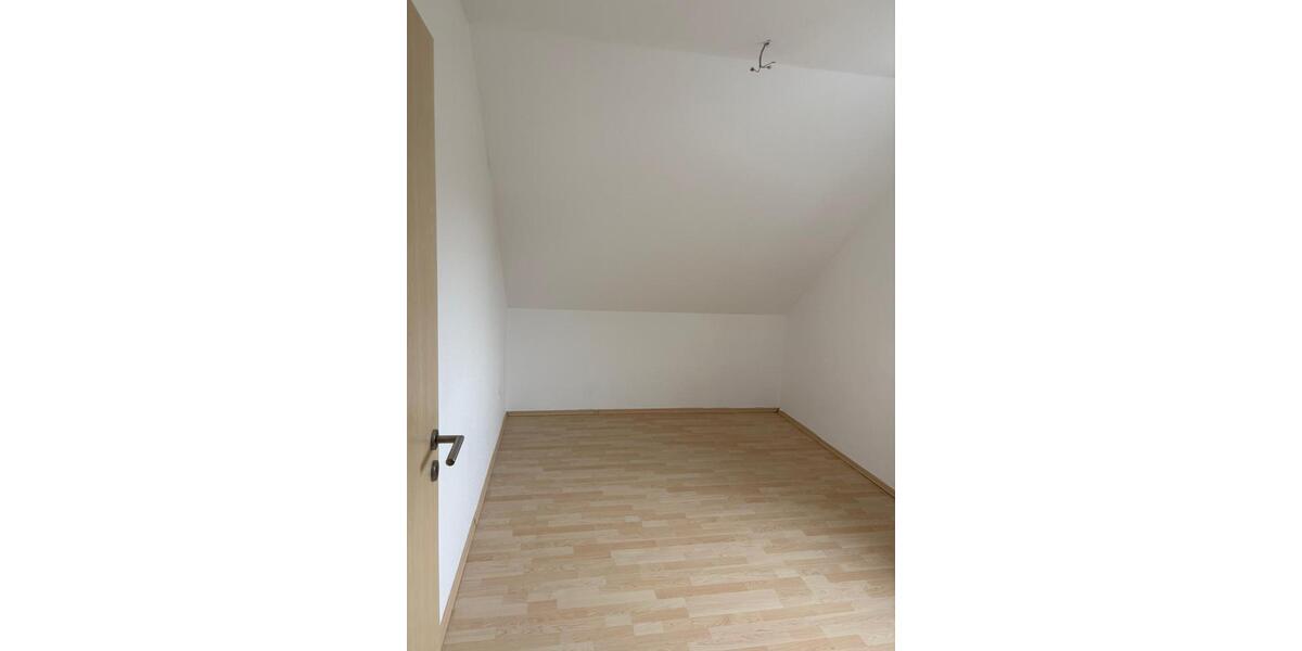 Dachgeschoßwohnung Ottrau - 4 Zimmer, 102 m&sup2;, 660&euro; | Angebot:25376534