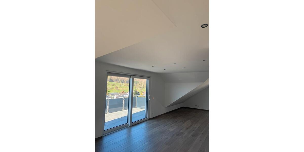 Dachgeschoßwohnung Breuberg - 4 Zimmer, 114 m&sup2;, 1.200&euro; | Angebot:26577804