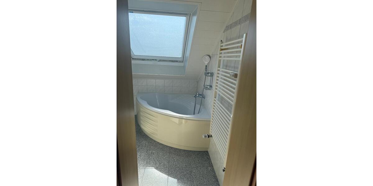 Dachgeschoßwohnung Düsseldorf Stadtbezirk 9 - 2 Zimmer, 52 m&sup2;, 650&euro; | Angebot:26285612