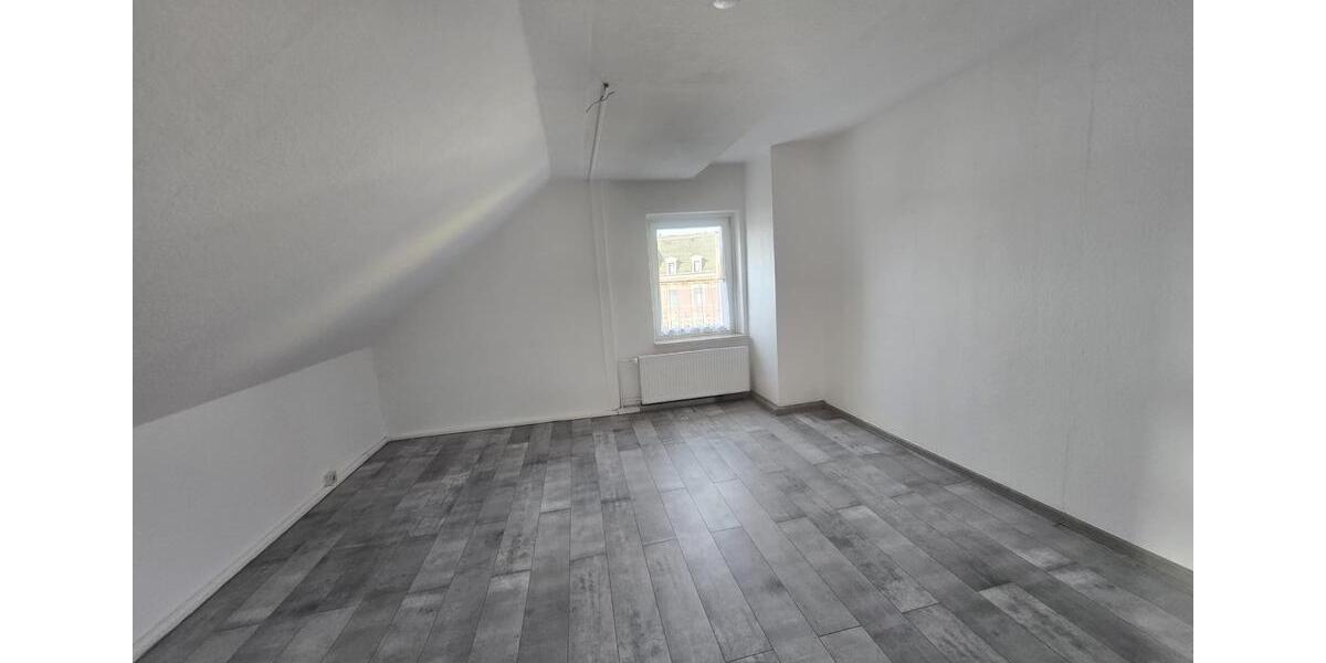 Dachgeschoßwohnung Zwickau Zwickau-West - 5 Zimmer, 110 m&sup2;, 660&euro; | Angebot:25882706