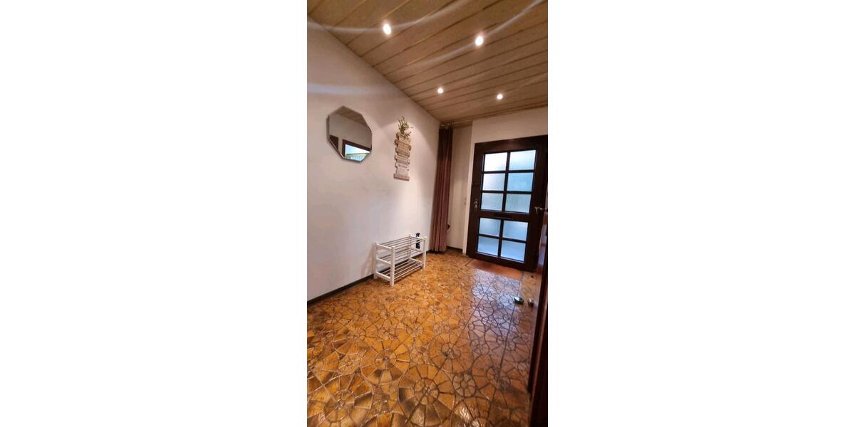 Wohnen auf Zeit Lohmar - 4 Zimmer, 125 m&sup2;, 100&euro; | Angebot:26289069