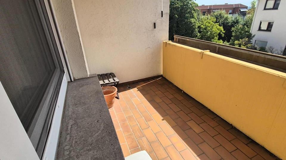 Frisch sanierte, sonnige 2-Zimmer-Wohnung mit Süd-Loggia & TG-Stellplatz – ruhig & zentral 2 zimmer