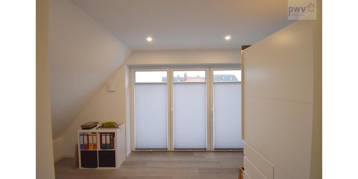 Dachgeschoßwohnung Norden - 3 Zimmer, 92 m&sup2;, 1.080&euro; | Angebot:24941654