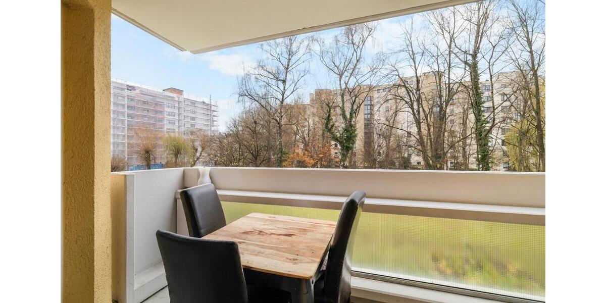 Gut geschnittene 2-ZKB mit EBK, Loggia und TG nahe City Galerie 2 zimmer