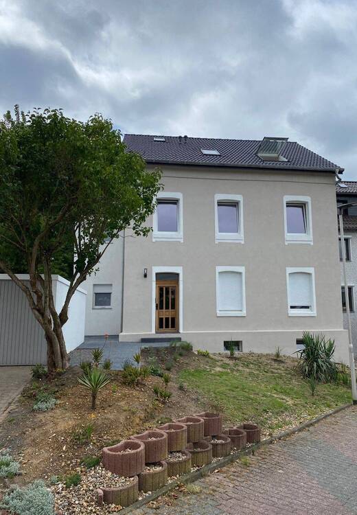 RESERVIERT! Erstbezug nach Sanierung! Wohnung im 1.OG eines Dreifamilienhauses, mit eigenem Garten, in Herzogenrath – Strass ....
