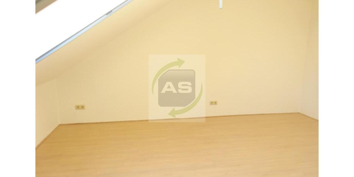 Dachgeschoßwohnung Zwickau - 3 Zimmer, 101 m&sup2;, 749&euro; | Angebot:26004595