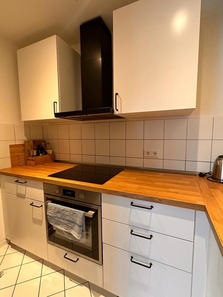 Helle 2-Zimmer-Dachgeschosswohnung mit Küche und Balkon zimmer