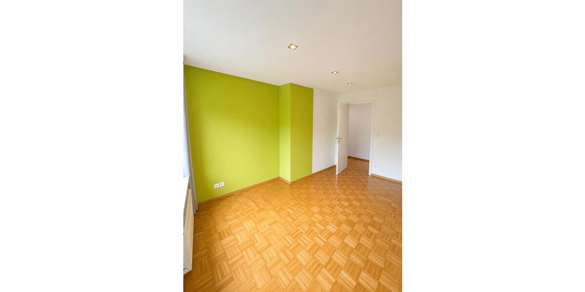 Hochparterre Laatzen - 4 Zimmer, 165 m&sup2;, 2.000&euro; | Angebot:26616525