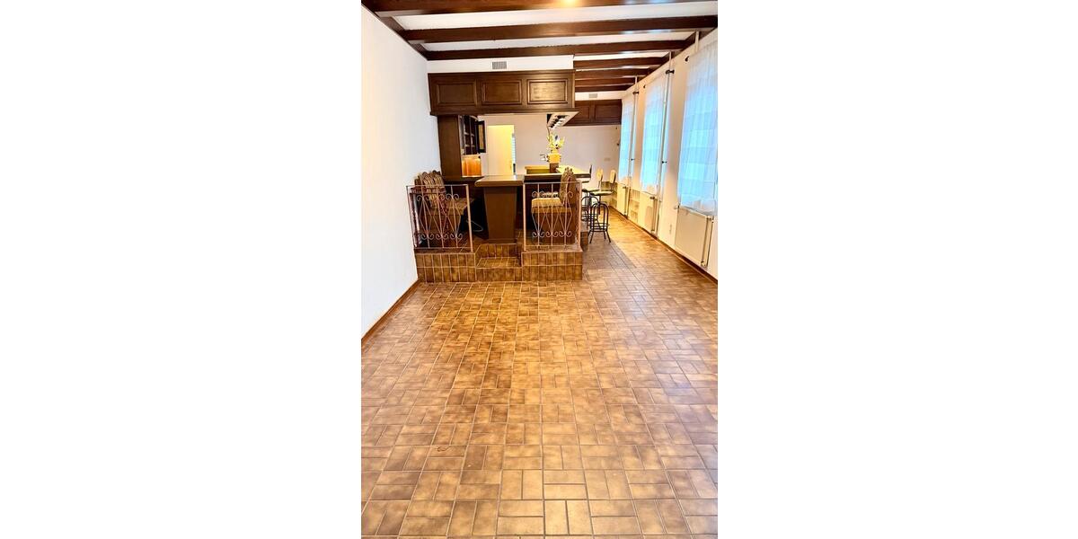 Erdgeschoßwohnung Schenefeld - 3 Zimmer, 180 m&sup2;, 900&euro; | Angebot:24781269
