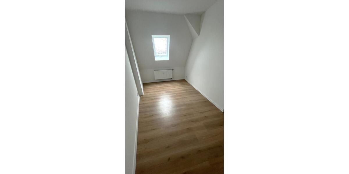 Dachgeschoßwohnung Werdau - 3 Zimmer, 64 m&sup2;, 390&euro; | Angebot:26032896