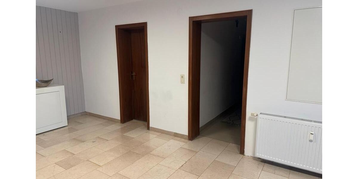 Erdgeschoßwohnung Sinsheim - 4 Zimmer, 130 m&sup2;, 1.200&euro; | Angebot:24719623