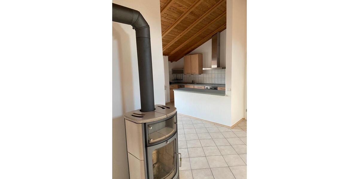 Dachgeschoßwohnung Metten - 3 Zimmer, 95 m&sup2;, 880&euro; | Angebot:23872965