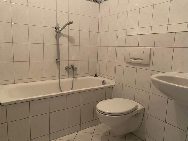 Großzügige Wohnung im Stadtzentrum - Etagenwohnung Gotha 99867 Gotha | Angebot:23533837