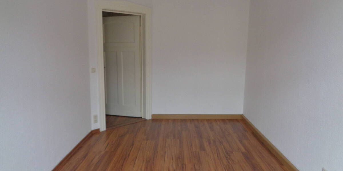 Etagenwohnung Plauen Haselbrunn - 3 Zimmer, 75 m&sup2;, 300&euro; | Angebot:26750925