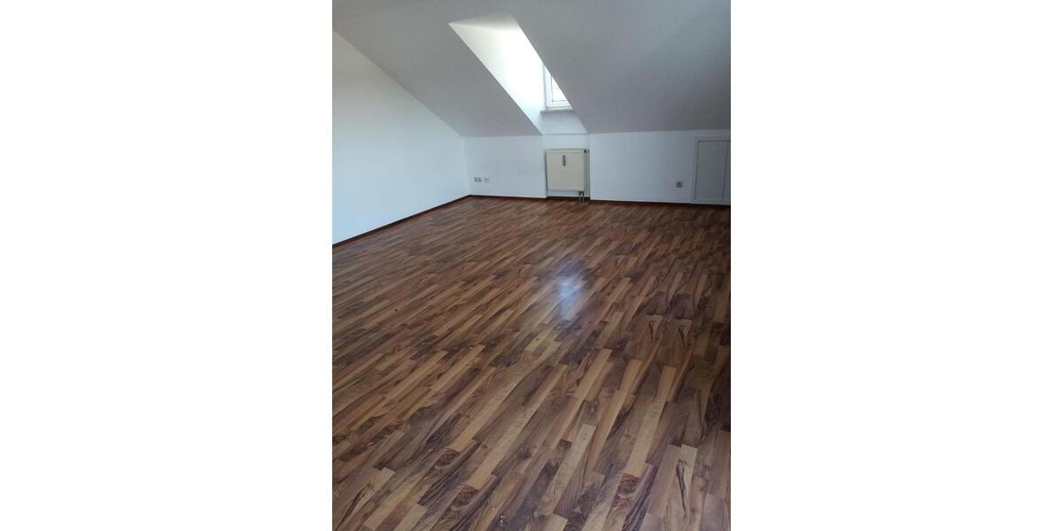 Dachgeschoßwohnung Freilassing - 2 Zimmer, 50 m&sup2;, 670&euro; | Angebot:25144610