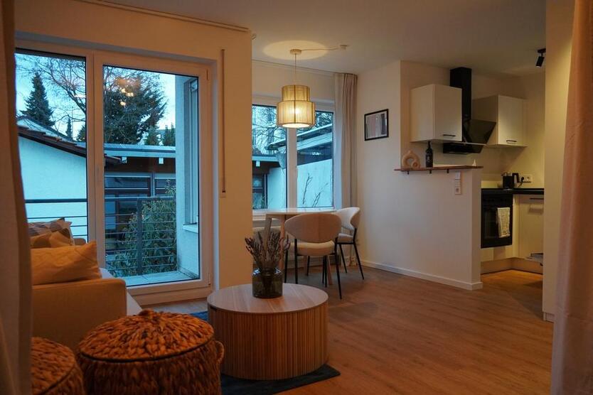 Möblierte 1-Zi. Whg. mit Stellplatz, Einbauküche und Balkon in Reutlinge 1 zimmer