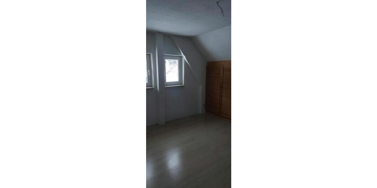 Dachgeschoßwohnung Lichtenstein (Sachsen) - 3 Zimmer, 58 m&sup2;, 320&euro; | Angebot:24466911