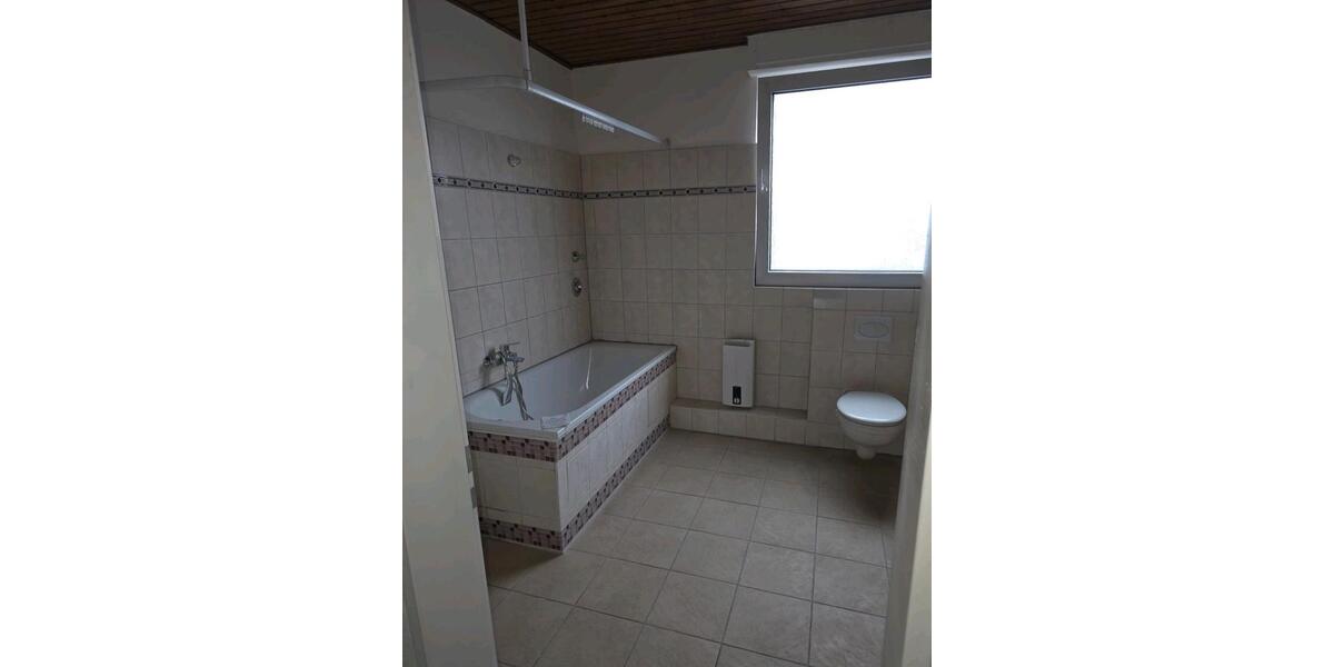 Dachgeschoßwohnung Dinslaken Hiesfeld - 2.5 Zimmer, 73 m&sup2;, 625&euro; | Angebot:26396476