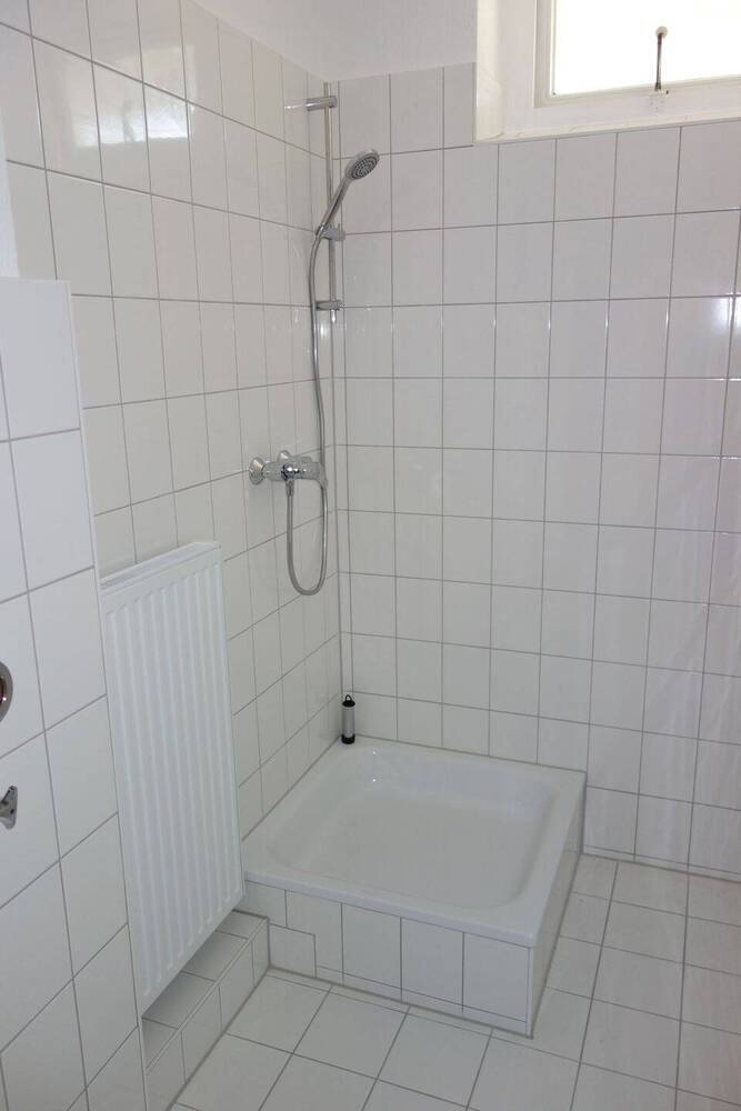 HH-BergedorfNähe S-Bahn, 2,5 Zi.-Whg65m², EBK, Dielenboden, großer BalkonTerrasse 860,- inkl. zzgl. Hzg.