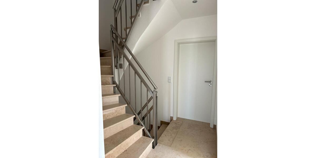 Doppelhaushälfte Zolling - 7 Zimmer, 140 m&sup2;, 2.350&euro; | Angebot:26183424