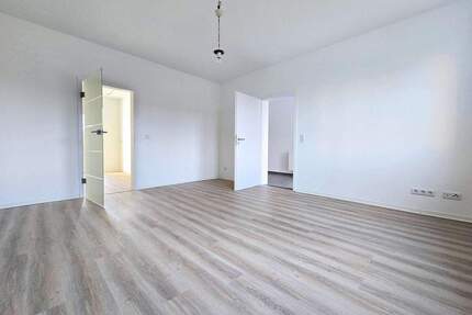 Erstbezug nach Sanierung in Aken - Modernes Reihenhaus mit 5 Zimmern & Garten 5 zimmer