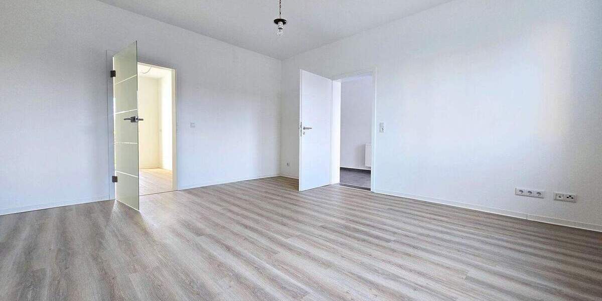 Erstbezug nach Sanierung in Aken - Modernes Reihenhaus mit 5 Zimmern & Garten 5 zimmer