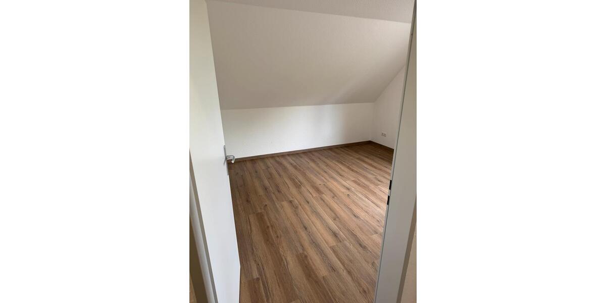 Etagenwohnung Großenkneten - 6 Zimmer, 105 m&sup2;, 1.200&euro; | Angebot:26162095