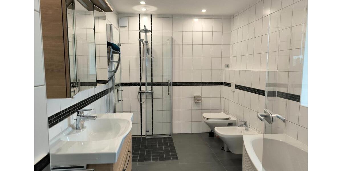 Wohnen auf Zeit Vilsbiburg - 4 Zimmer, 123 m&sup2;, 645&euro; | Angebot:26585827