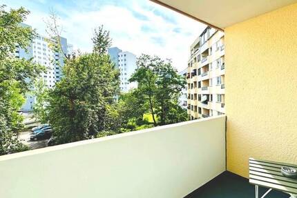 WOHNEN AUF ZEIT: Stylisch, kompakt, zentral - möbliertes Apartment mit Balkon beim KaDeWe