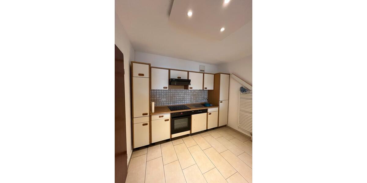 Dachgeschoßwohnung Lembruch - 5 Zimmer, 120 m&sup2;, 1.250&euro; | Angebot:26581880