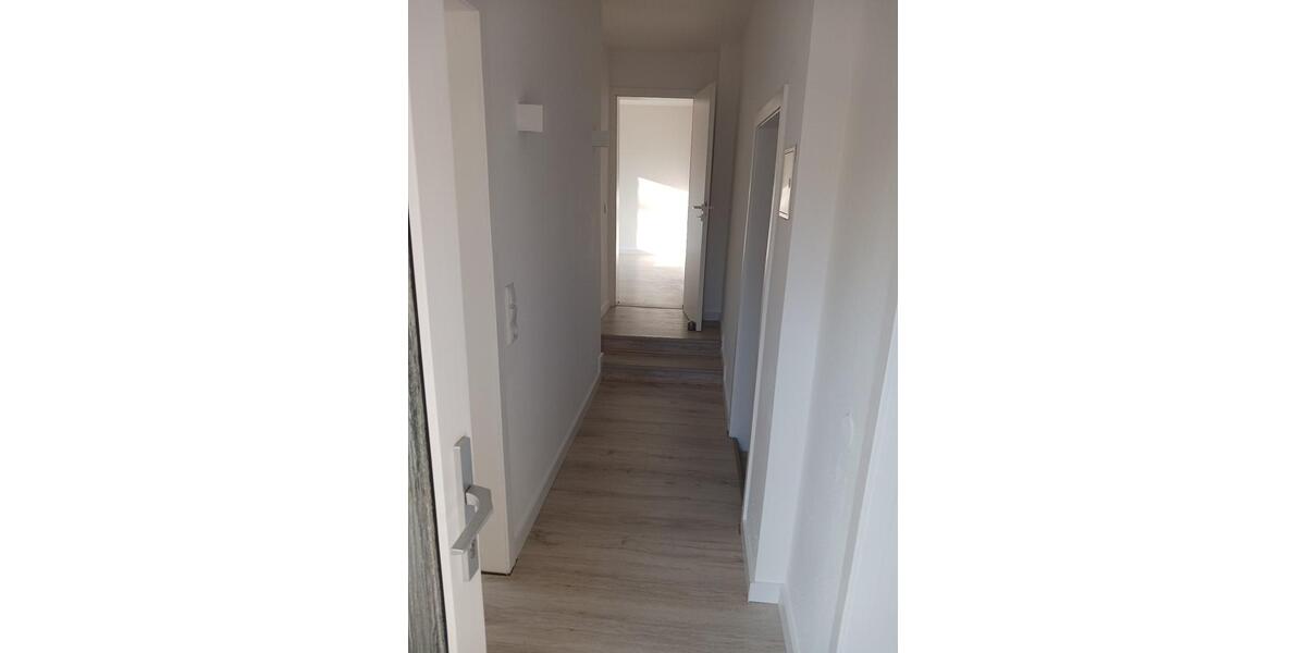 Etagenwohnung Rinteln - 4 Zimmer, 102 m&sup2;, 975&euro; | Angebot:25989536