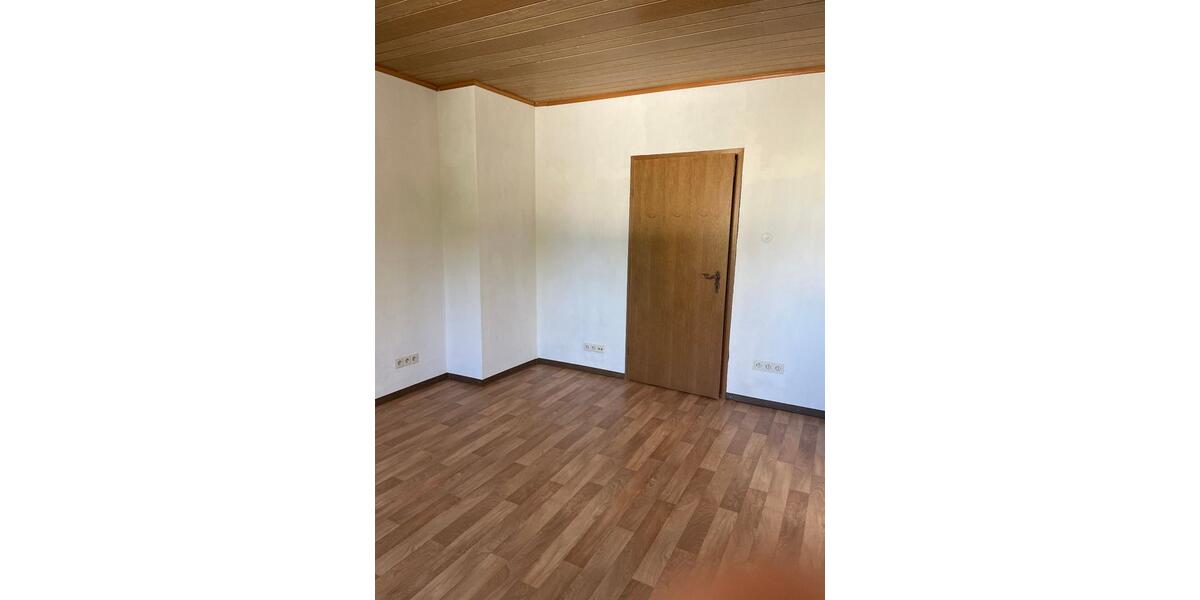 Helles WG Zimmer in Karlsruhe-Neureut in 5er Frauen-WG Nr. 3 1 zimmer