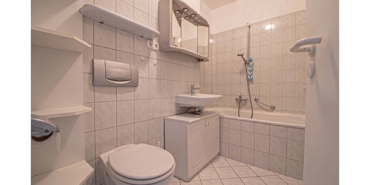 BALKON – BELETAGE – SUPER SCHNITT – GROSSES WOHNZIMMER – EINBAUKÜCHE – WANNENBAD – PKW-STELLPLATZ - Etagenwohnung Borna Zedtlitz | Angebot:27297840